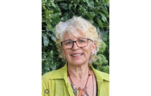 Mehr über den Artikel erfahren Sabine Dimeg-Zöhrer – „Der Mensch, die Seele und deren Verstrickungen bilden die Basis meines Tuns.“